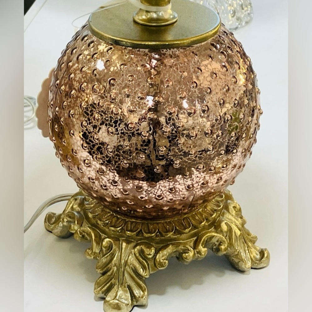 “BLOOM” KARMA HOME SMALL textured Accent table top lamp in pink/champagne color. - Picture 4 of 5